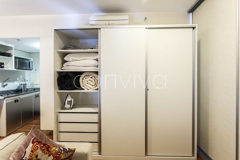 MBV1005 Apt em hotel c/ limpeza diária e cama king