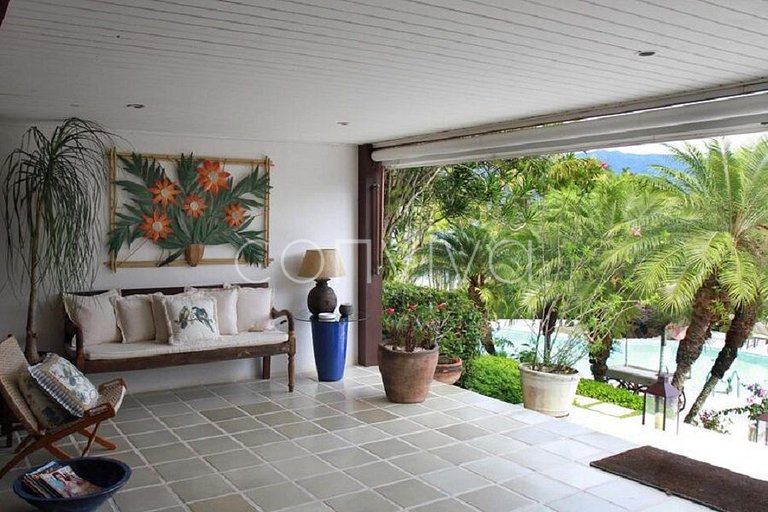SMI012 Casa charmosa em condomínio à beira mar!