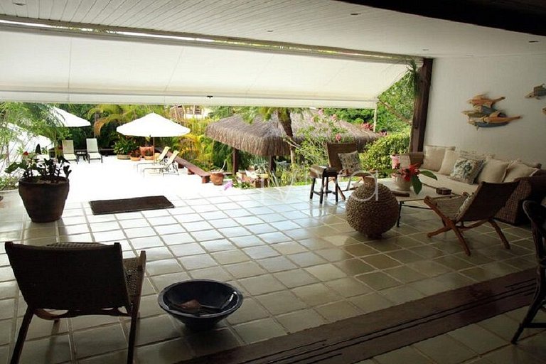 SMI012 Casa charmosa em condomínio à beira mar!