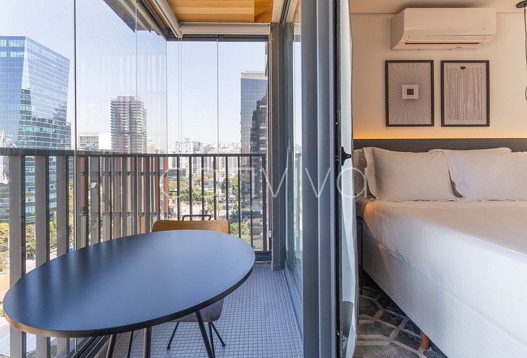 HI101 Sophisticated duplex at Huma Itaim