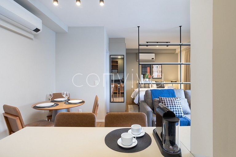 FEP166 Studio com varanda espaçosa em Pinheiros