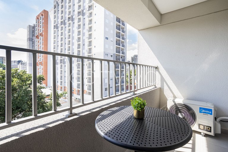 MY041 Compact studio with balcony near the metro