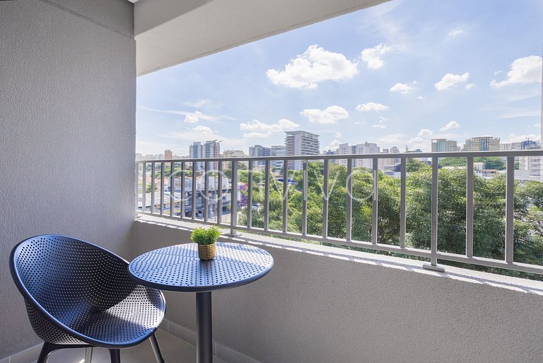 MY041 Compact studio with balcony near the metro