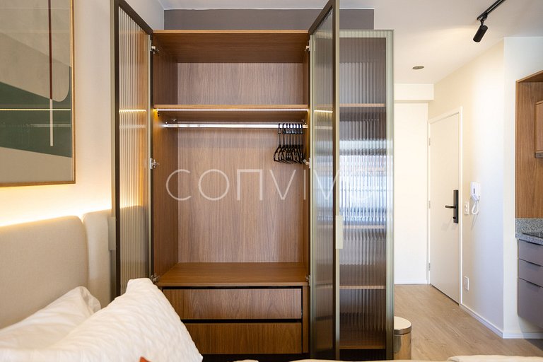 NAG1401 camas queen | varanda c/ vista | Pinheiros