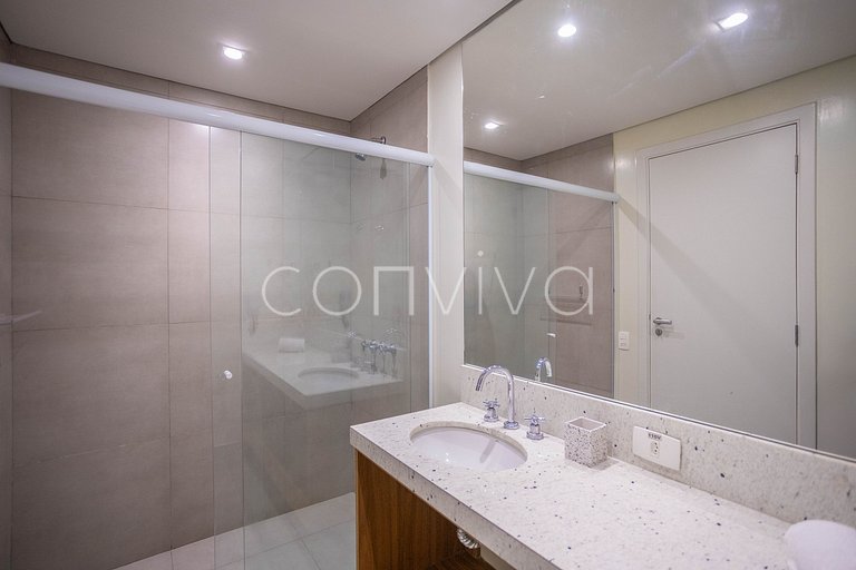 TBE2002 Conjugado c/varanda p/4 hóspedes | Berrini