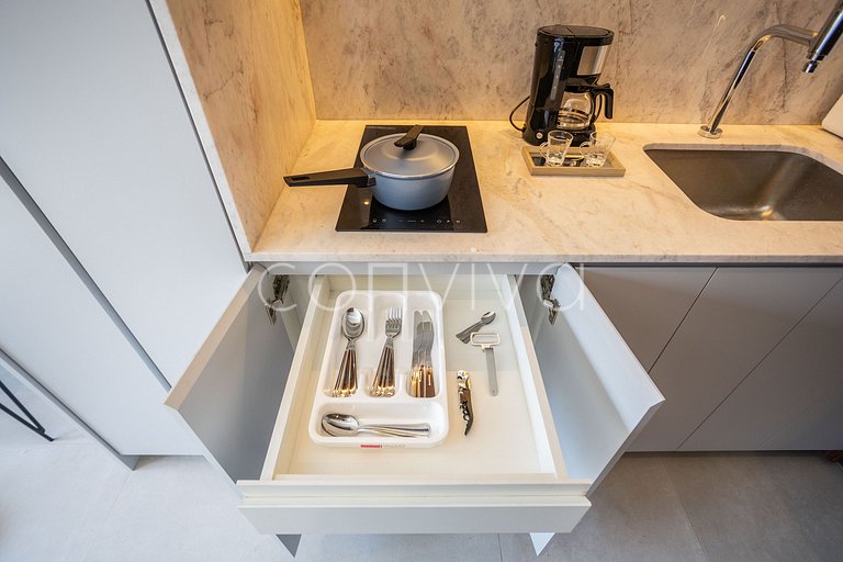 LUM1301 Studio novinho no Tatuapé | Varanda e WiFi