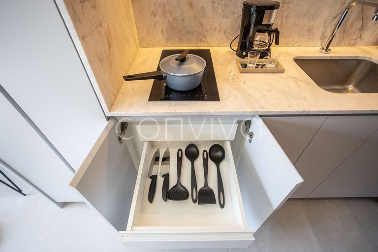 LUM1301 Studio novinho no Tatuapé | Varanda e WiFi