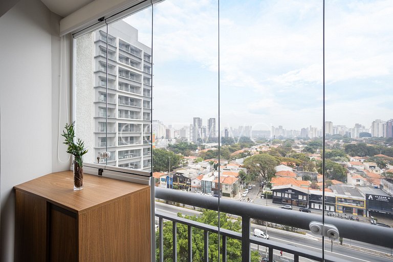 Apto c/ 2 quartos, home office e varanda em Moema
