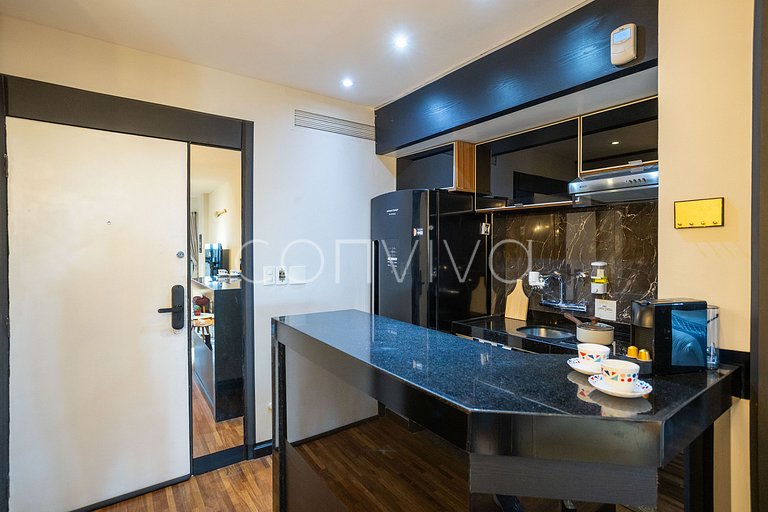 REG093 Apto c/ piscina privativa no Morumbi