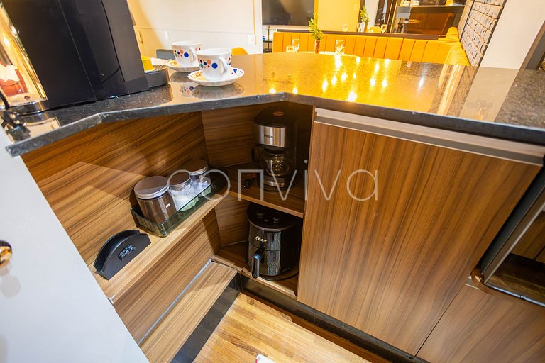 REG093 Apto c/ piscina privativa no Morumbi