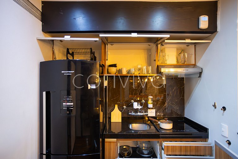 REG093 Apto c/ piscina privativa no Morumbi