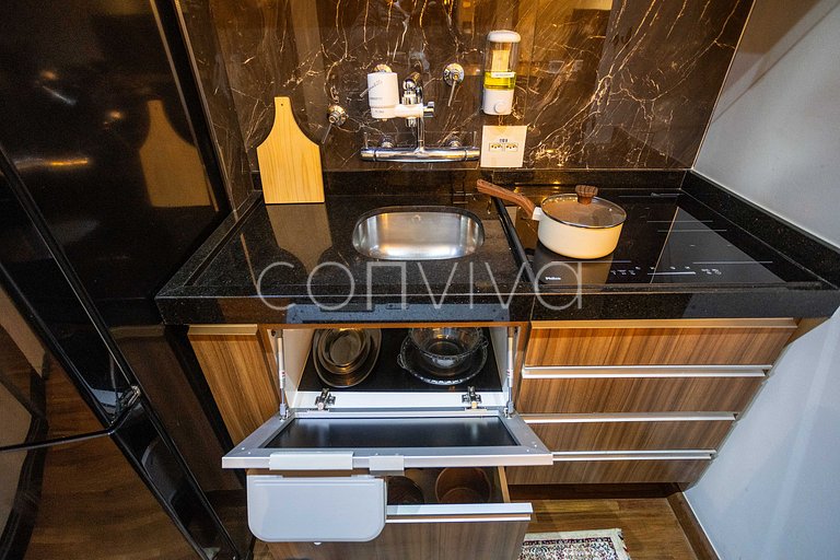 REG093 Apto c/ piscina privativa no Morumbi