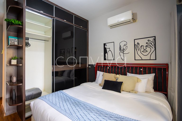 REG093 Apto c/ piscina privativa no Morumbi