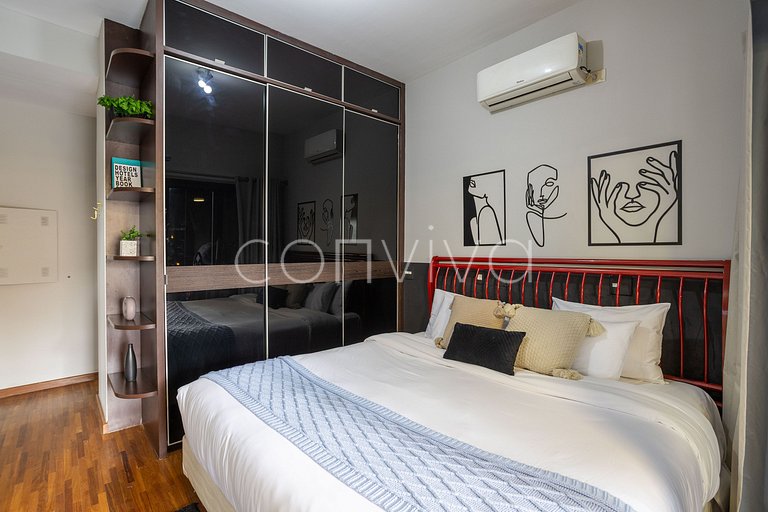 REG093 Apto c/ piscina privativa no Morumbi