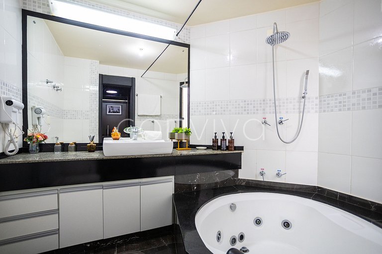 REG093 Apto c/ piscina privativa no Morumbi