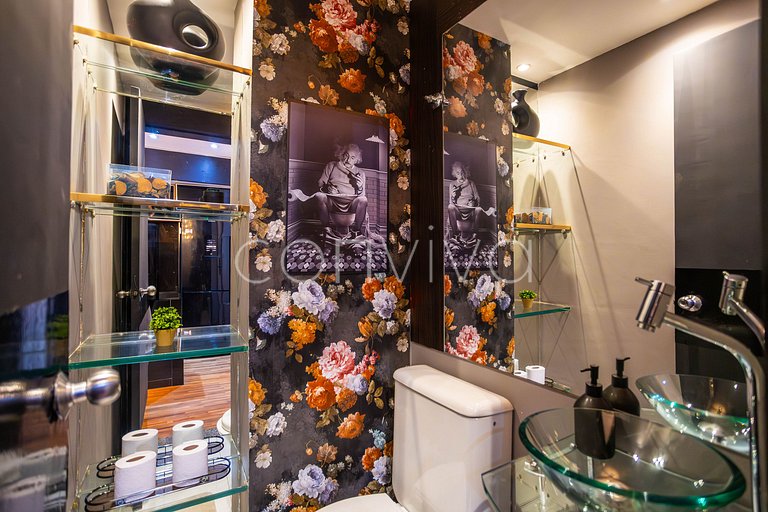 REG093 Apto c/ piscina privativa no Morumbi