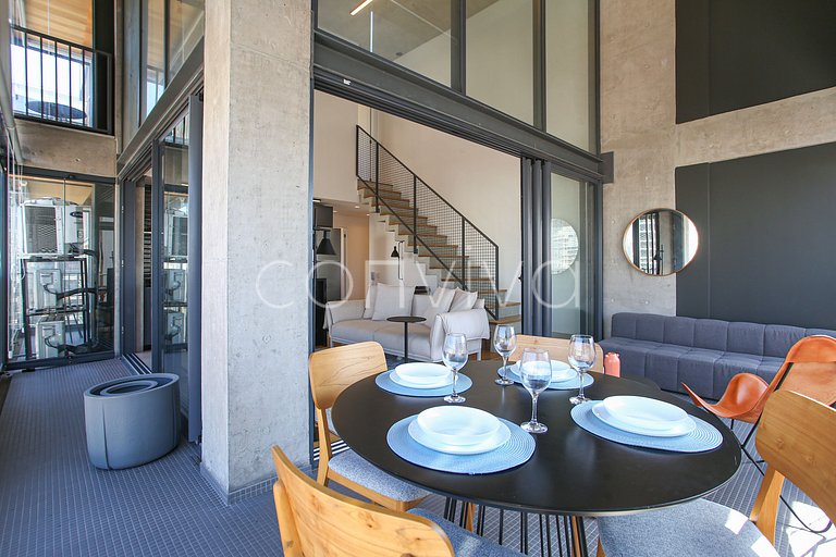 HI101 Sophisticated duplex at Huma Itaim